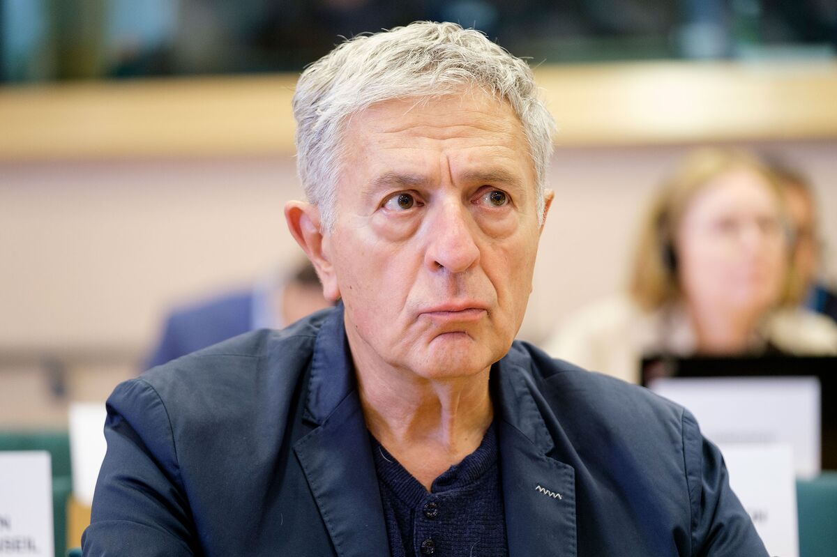 Политик под прицелом: мобильный телефон хакнули во время расследования!