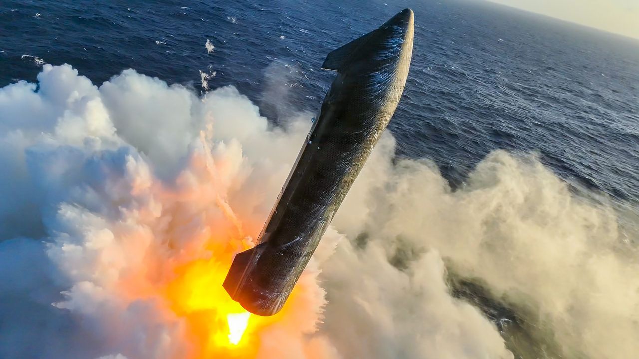 SpaceX показала, как Starship нежно садится на воду!