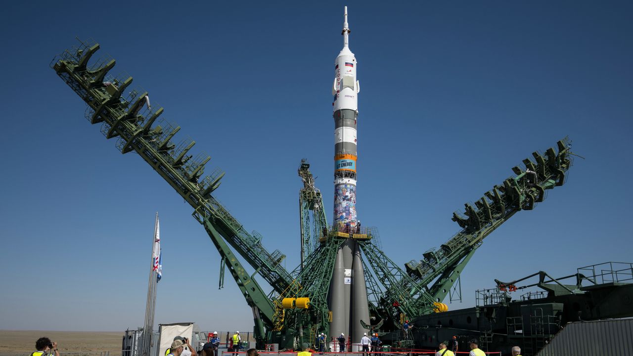 Российская ракета взмыла в космос с рекламой энергетика!