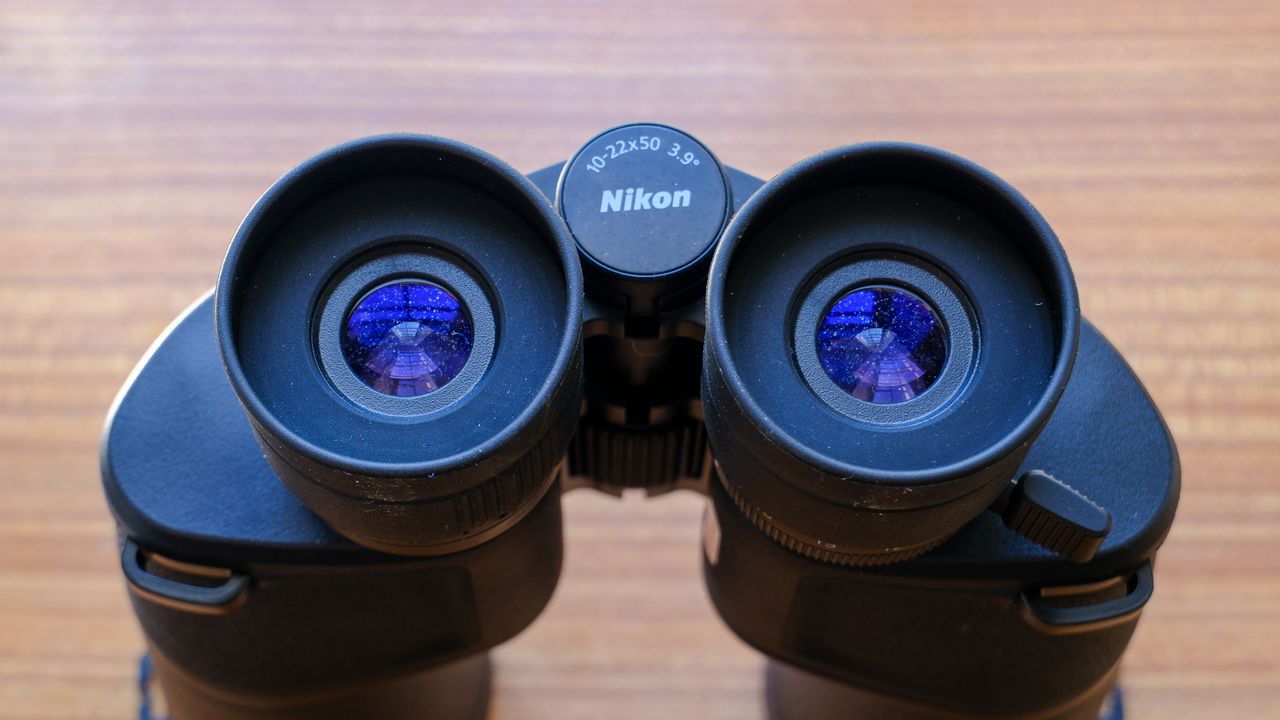 Увеличь мир: новые бинокли Nikon с переменным увеличением!