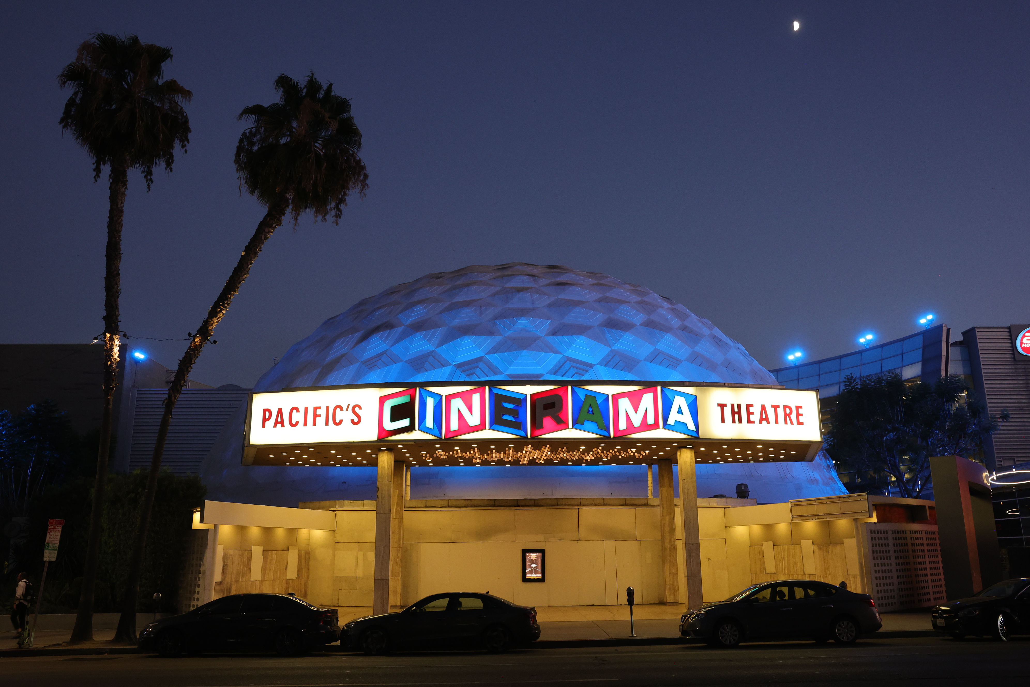Возвращение легенды: Cinerama Dome снова откроет двери в 2028 году!
