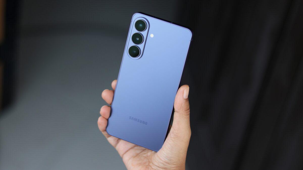Samsung Galaxy S26, Galaxy S26 Plus и Galaxy S26 Ultra получили августовское обновление