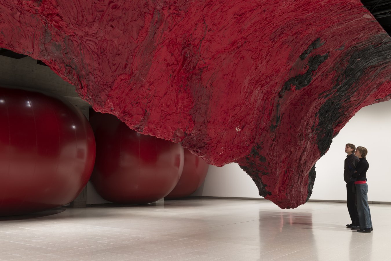 Удивительные миры: выставка Аниша Капура в Hayward Gallery поражает воображение!